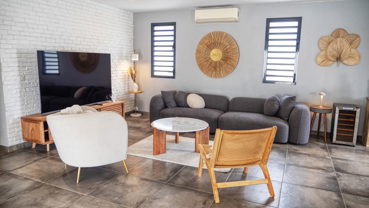 15.Location villa piscine spa Sainte Anne Guadeloupe_Salon